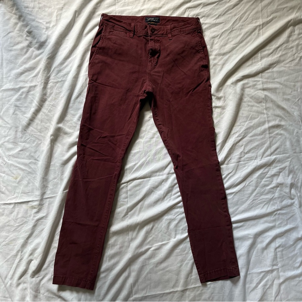 American Eagle Burgundy Flex Khaki